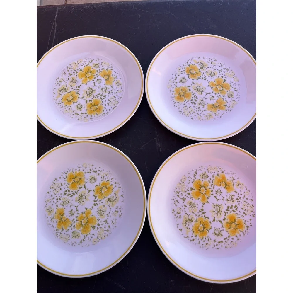 Corelle April Yellow flowers Dinner Plates 10 1/4